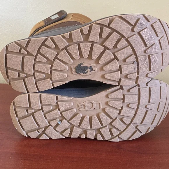 UGG TOTY WEATHER boots - Picture 5 of 5